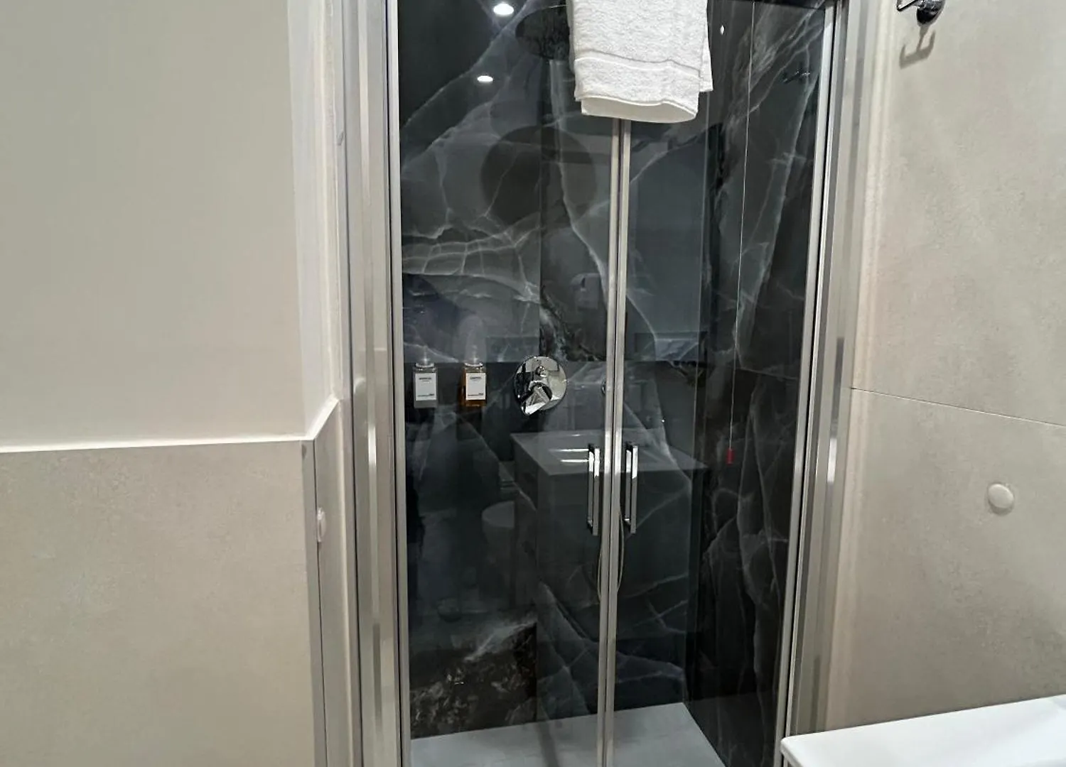 Domus Milone Bed & Breakfast Naples