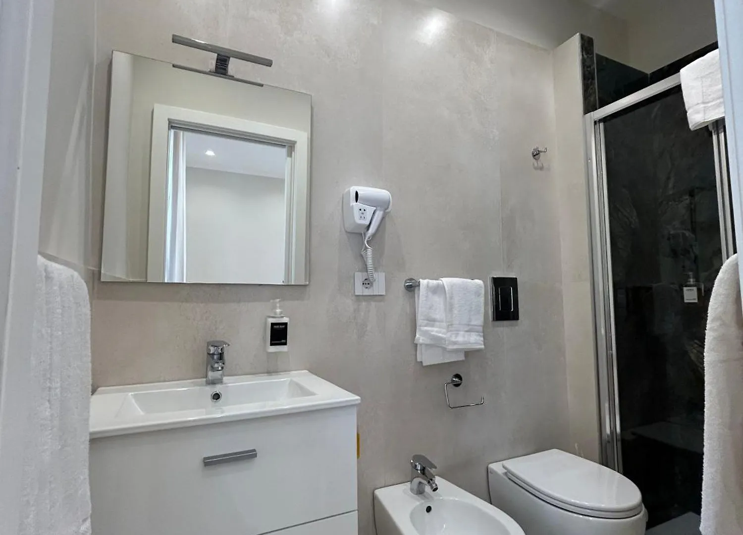 Domus Milone Bed & Breakfast Naples 0*,