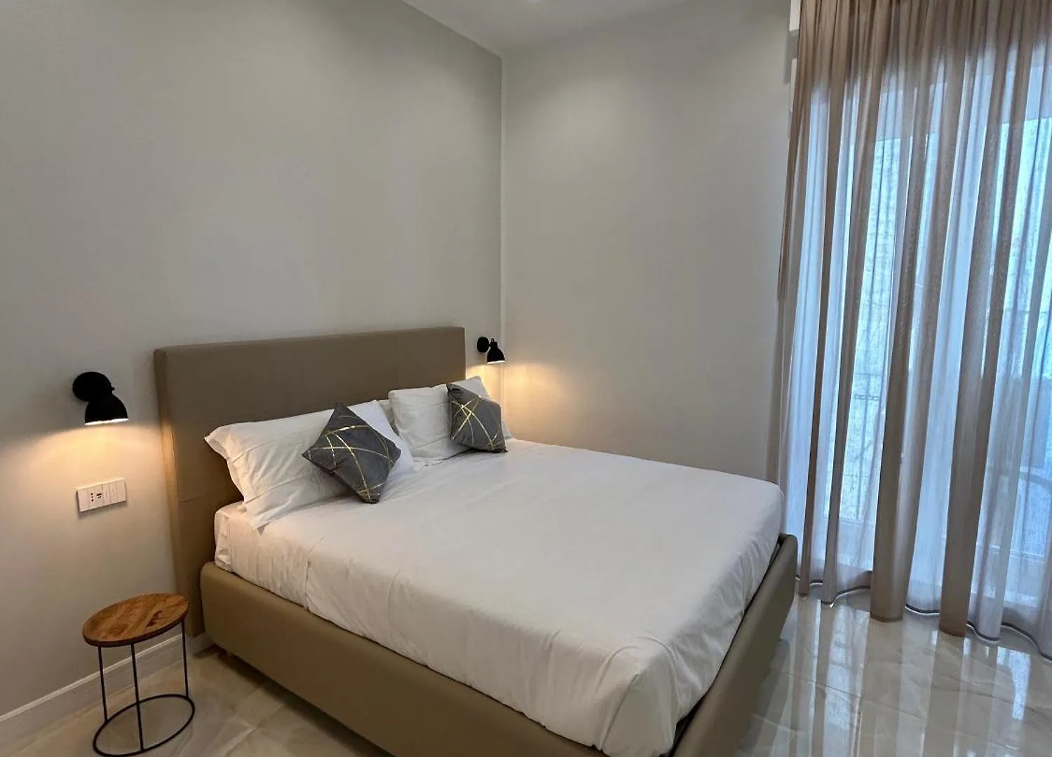 Domus Milone Bed & Breakfast Naples