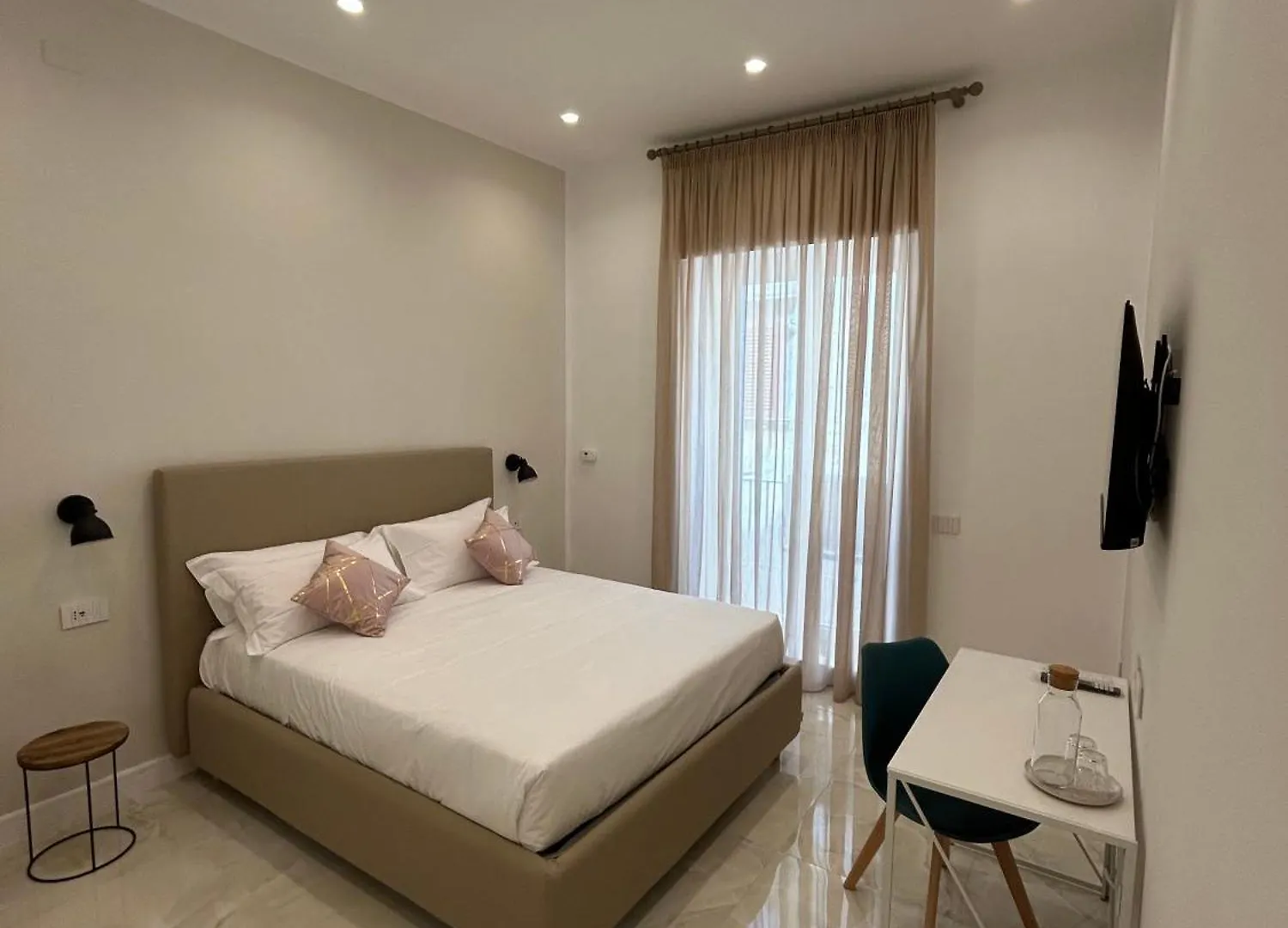 Domus Milone Bed & Breakfast Naples