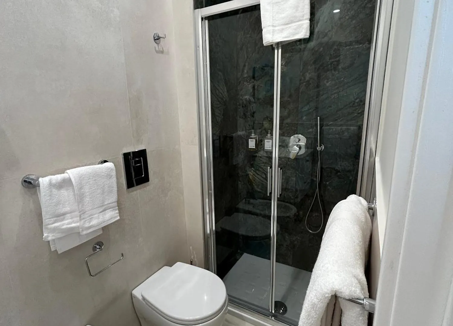 Domus Milone Bed & Breakfast Naples Italy