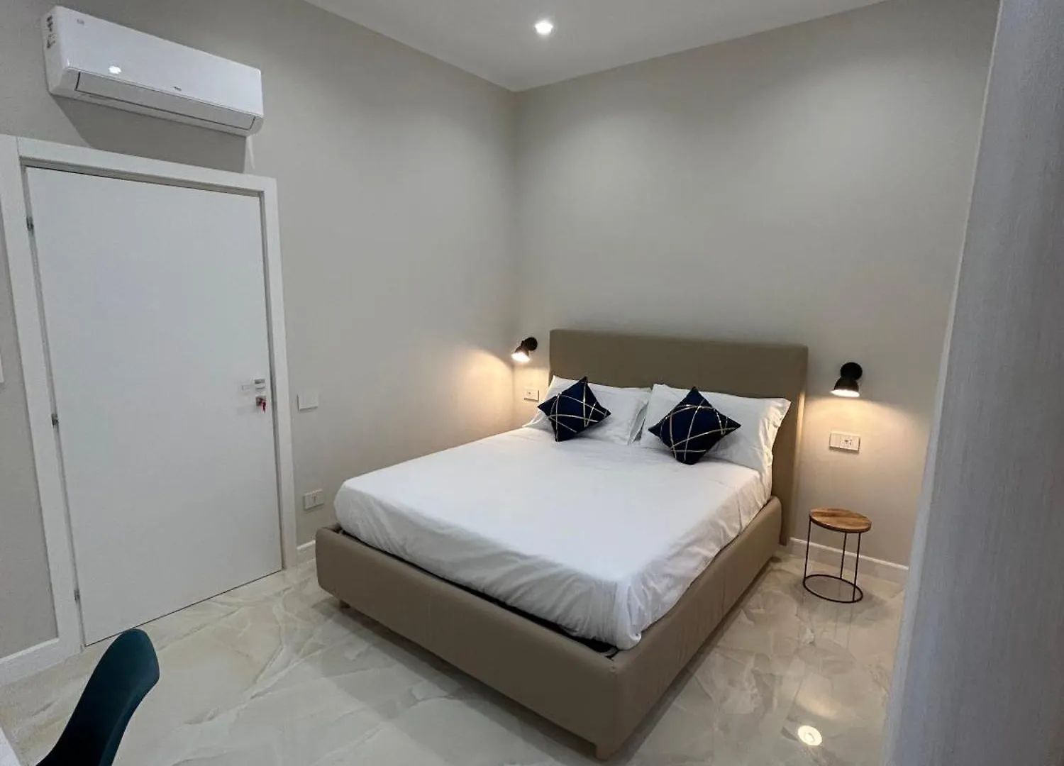 Domus Milone Bed & Breakfast Naples Italy