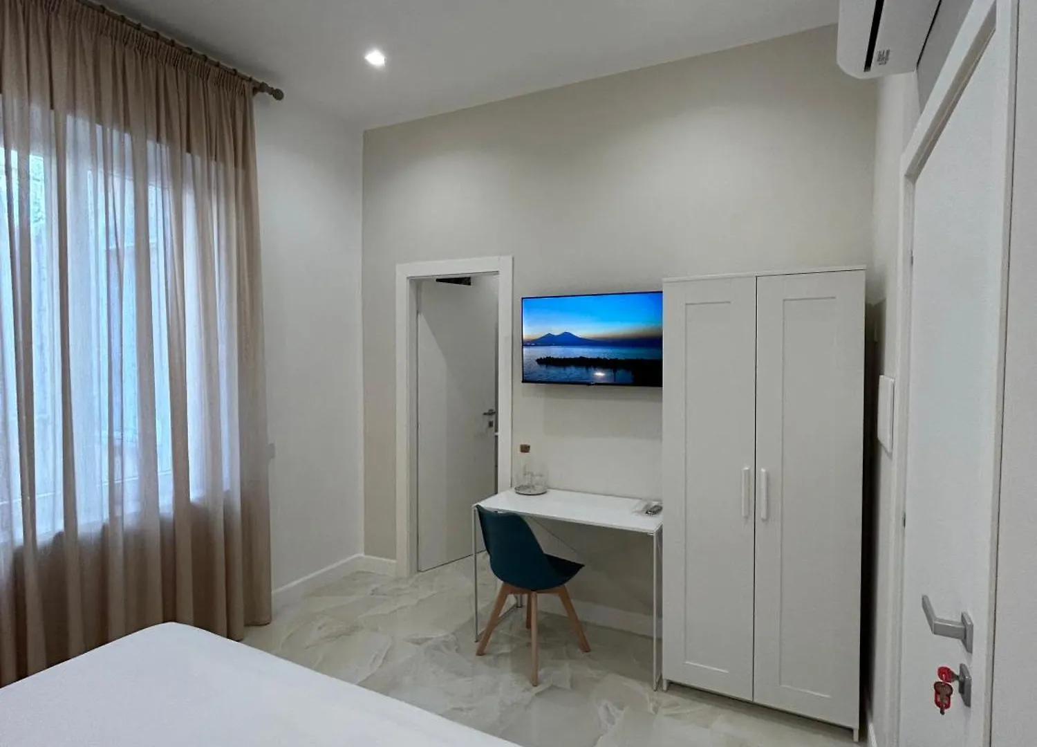 Domus Milone Bed & Breakfast Naples
