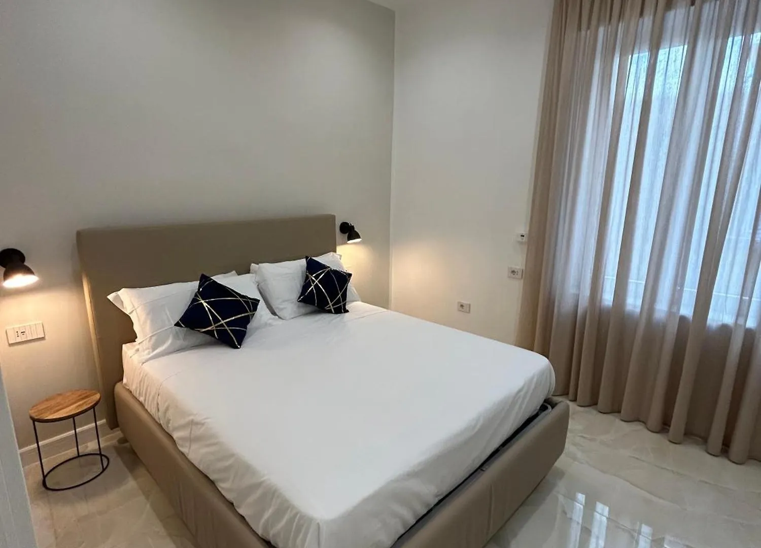Domus Milone Bed & Breakfast Naples