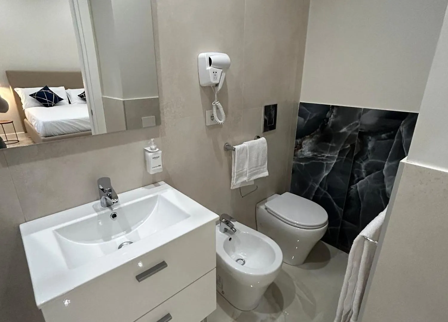 Domus Milone Bed & Breakfast Naples