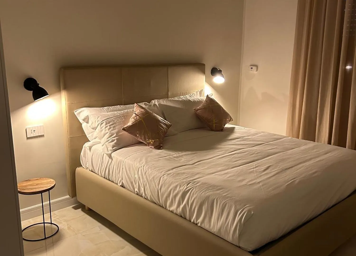Domus Milone Bed & Breakfast Naples