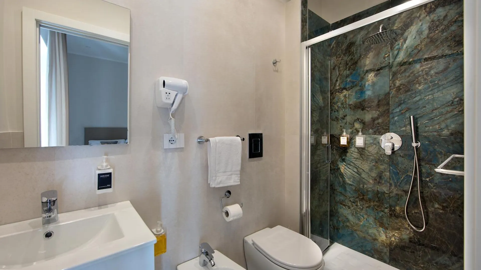 Domus Milone Bed & Breakfast Naples