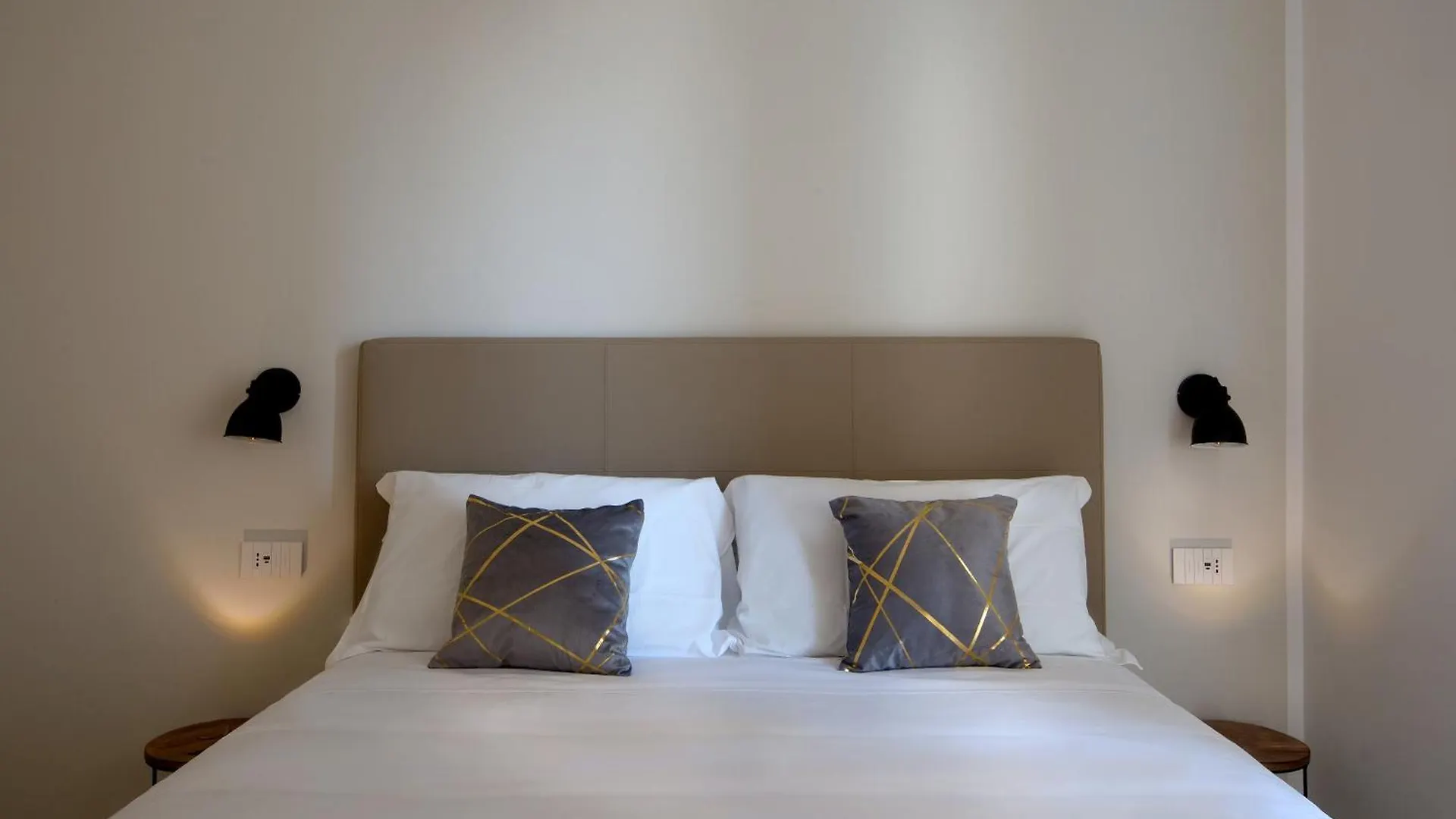 Domus Milone Bed & Breakfast Naples