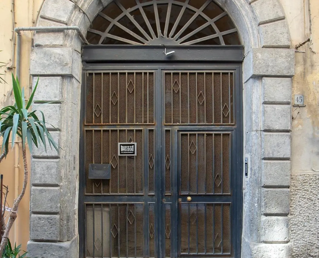 Domus Milone Bed & Breakfast Naples