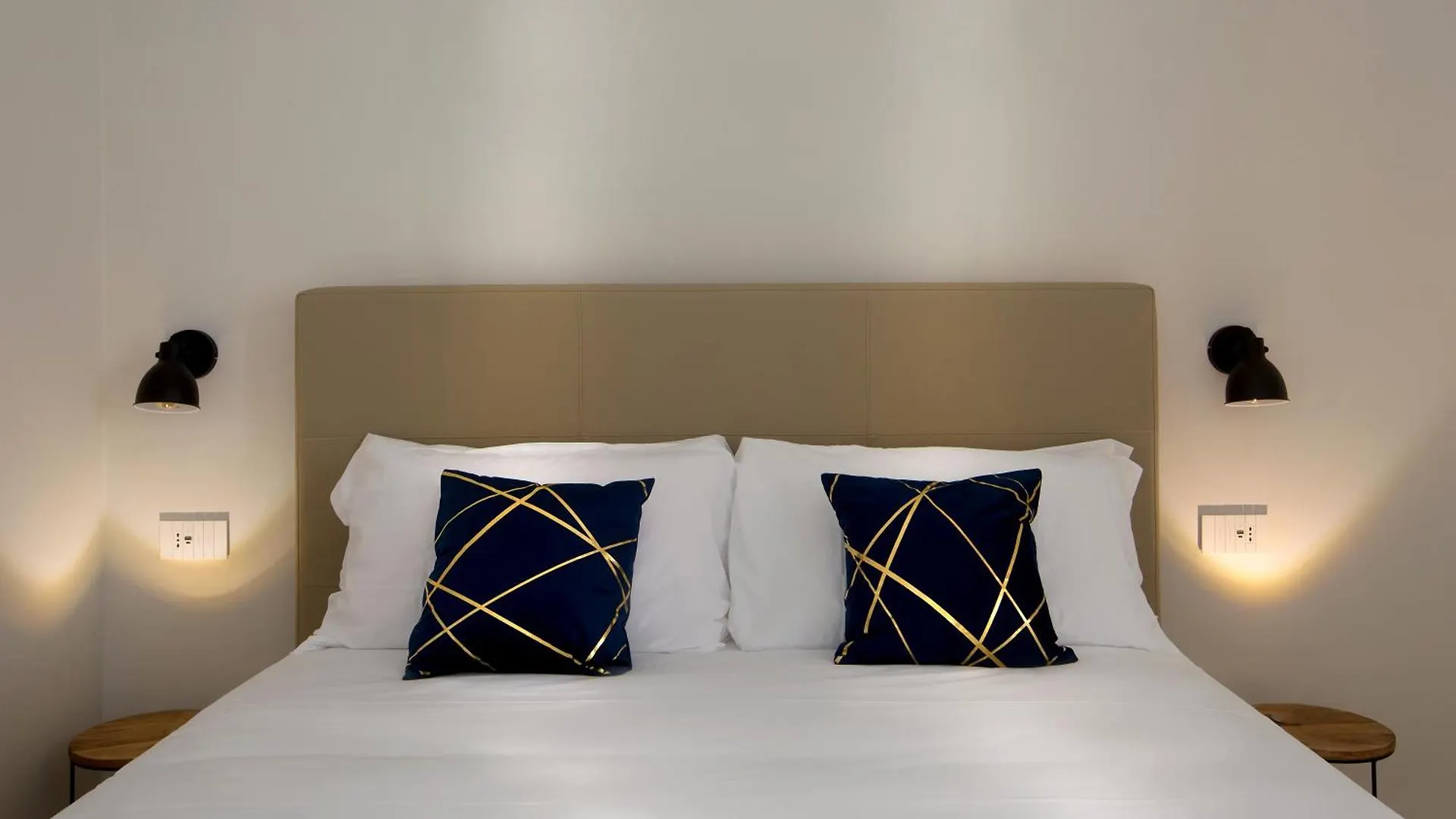 Domus Milone Bed & Breakfast Naples Italy