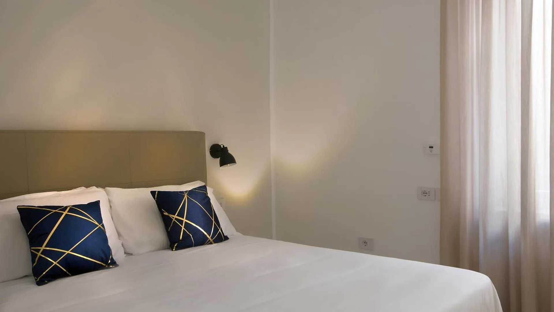 Domus Milone Bed & Breakfast Naples