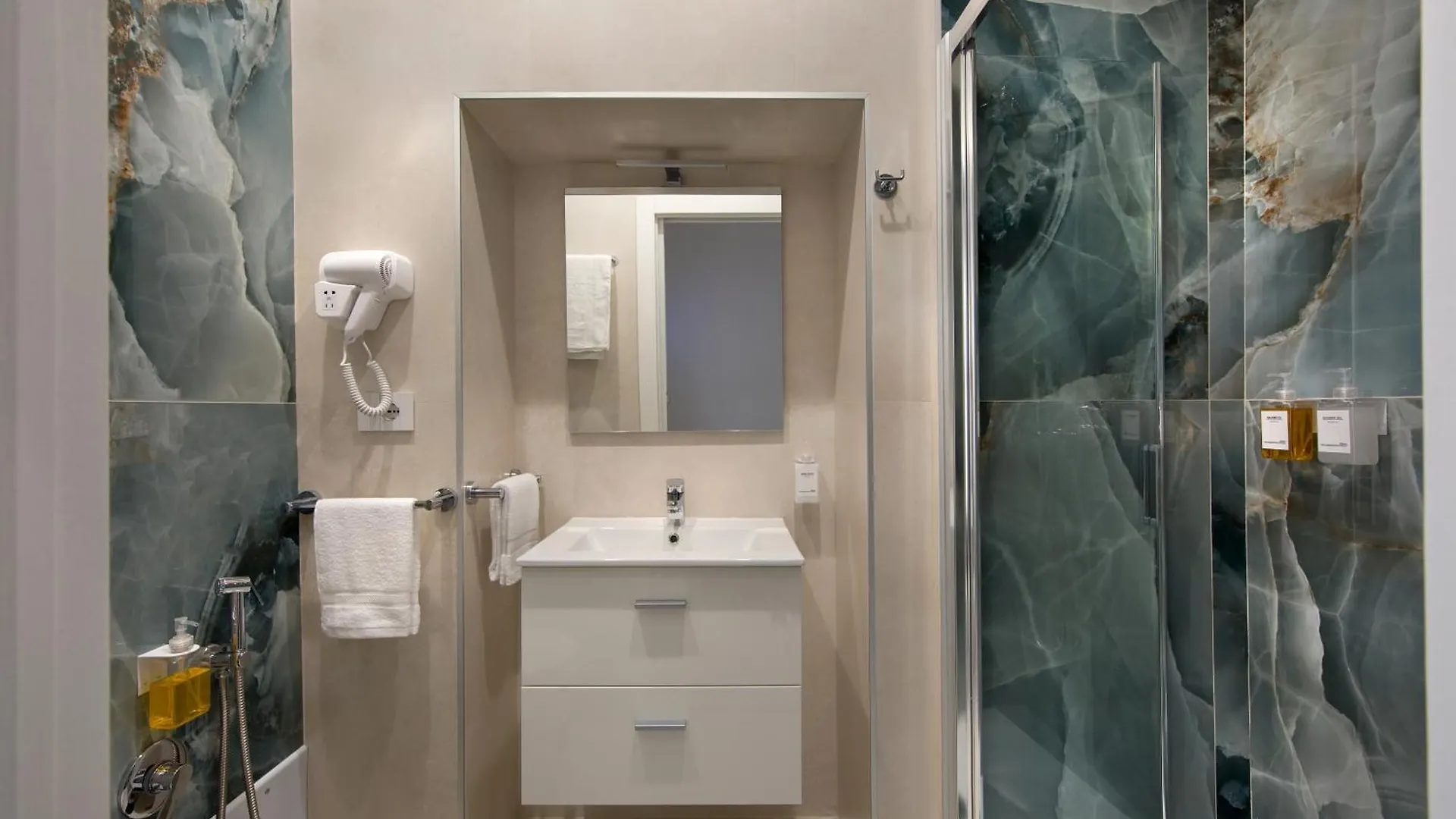 Domus Milone Bed & Breakfast Naples