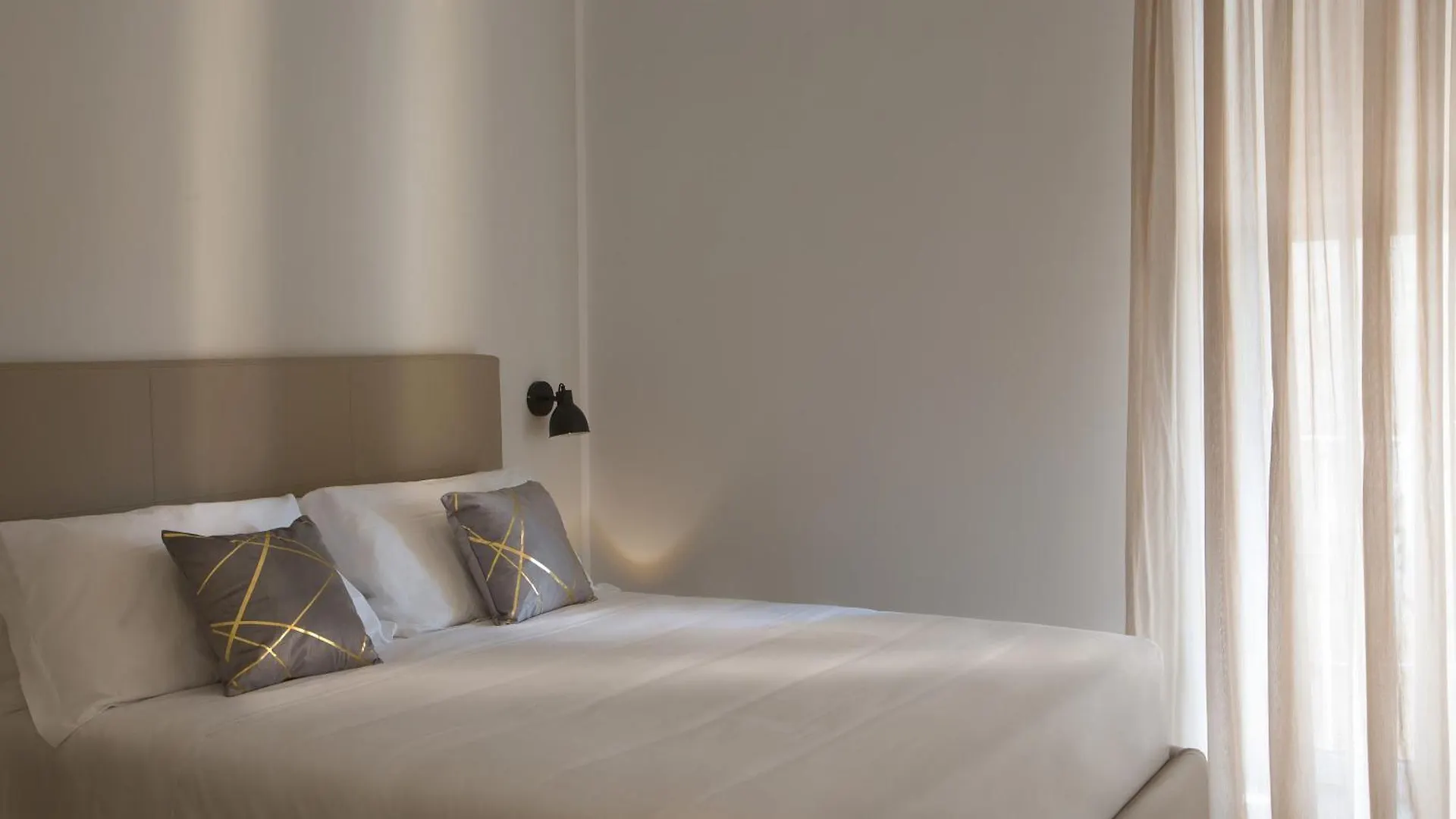 Domus Milone Bed & Breakfast Naples 0*,  Italy