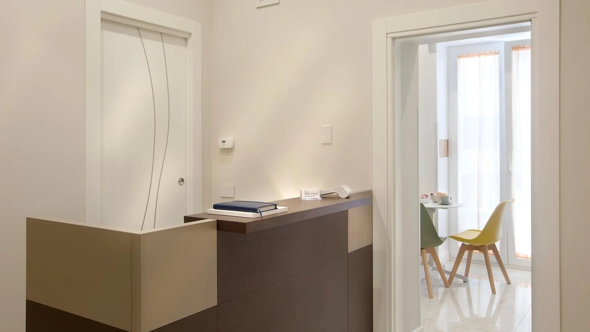 Domus Milone Bed & Breakfast Naples 0*,