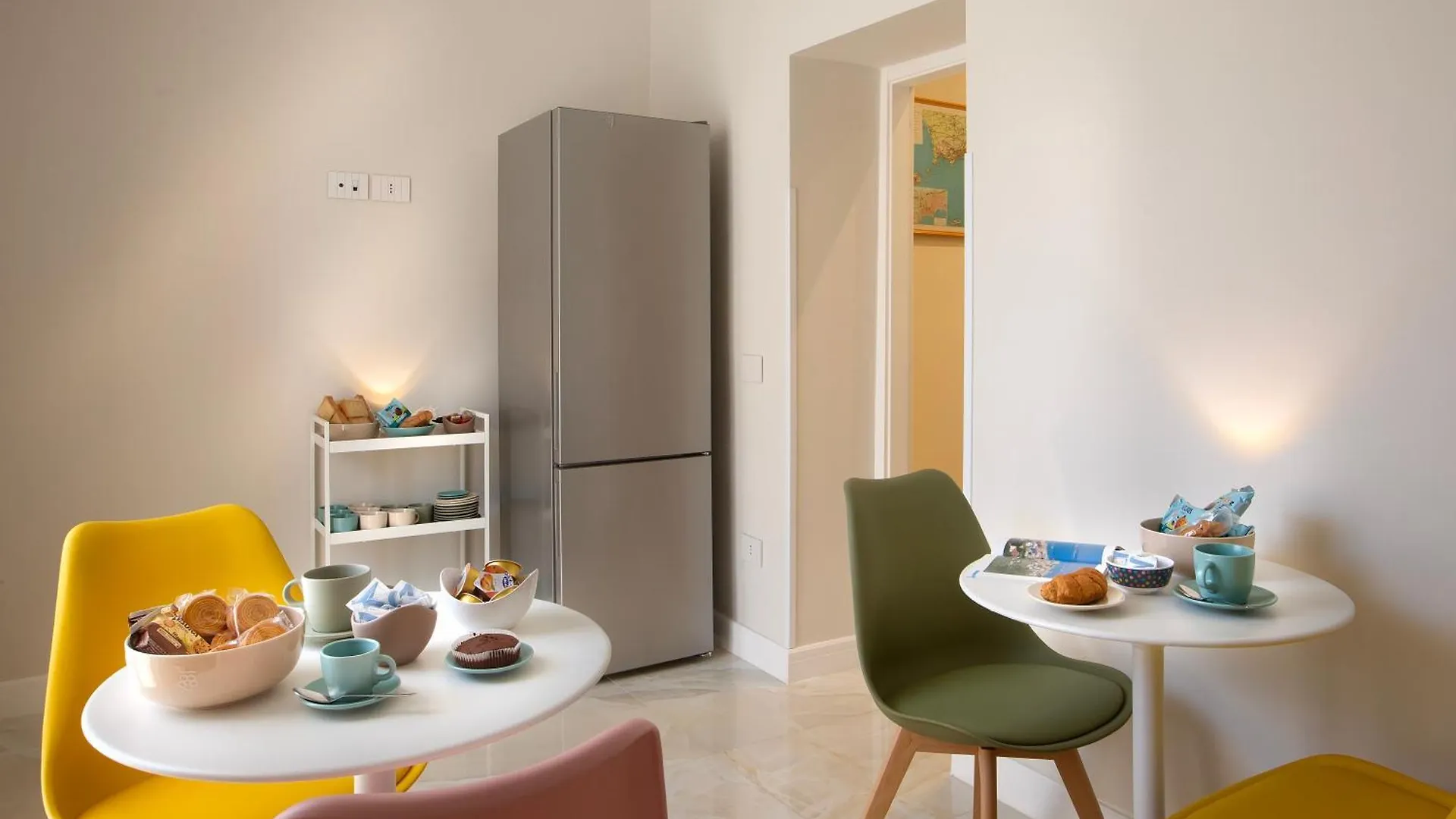 Domus Milone Bed & Breakfast Naples Italy